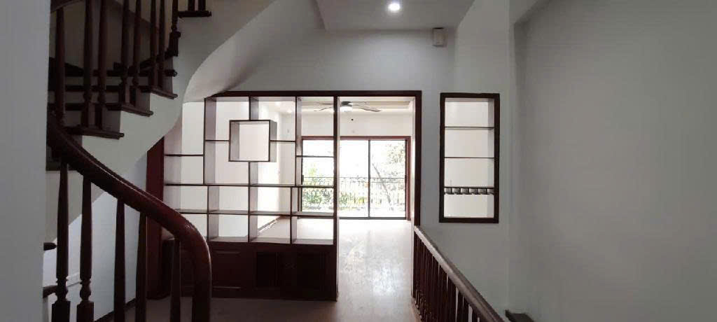 Bán nhà phân lô Đền Lừ 64m 6T Ô tô tránh, Vào nhà. 14 phòng kk  Thang máy. DOANH THU 785 triệu/năm - Ảnh 2